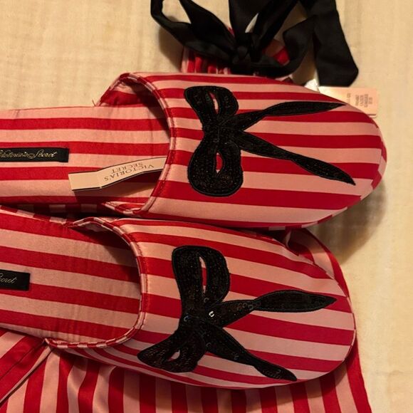 NWT Victoria's Secret Red and Pink Striped Slippers with Sequined Black Bows - Picture 8 of 10